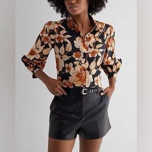 Relaxed Floral Half Sleeve Portofino Shirt
Color: Black Print floral
Size: S